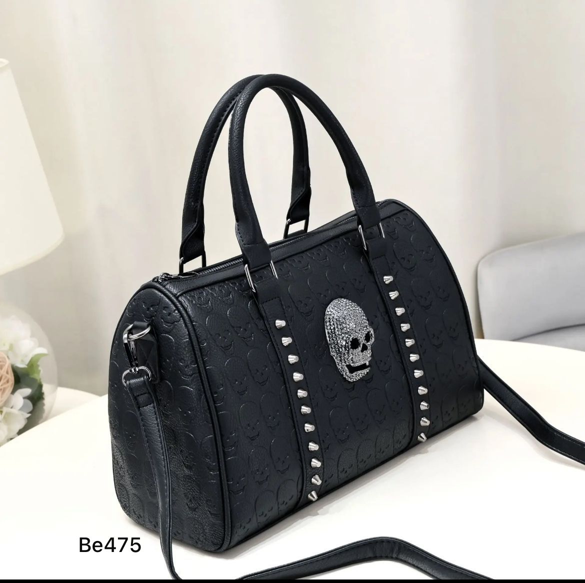 Bolso negro apliques detalles calavera 36cm* 16cm* 26cm 8450# C-B